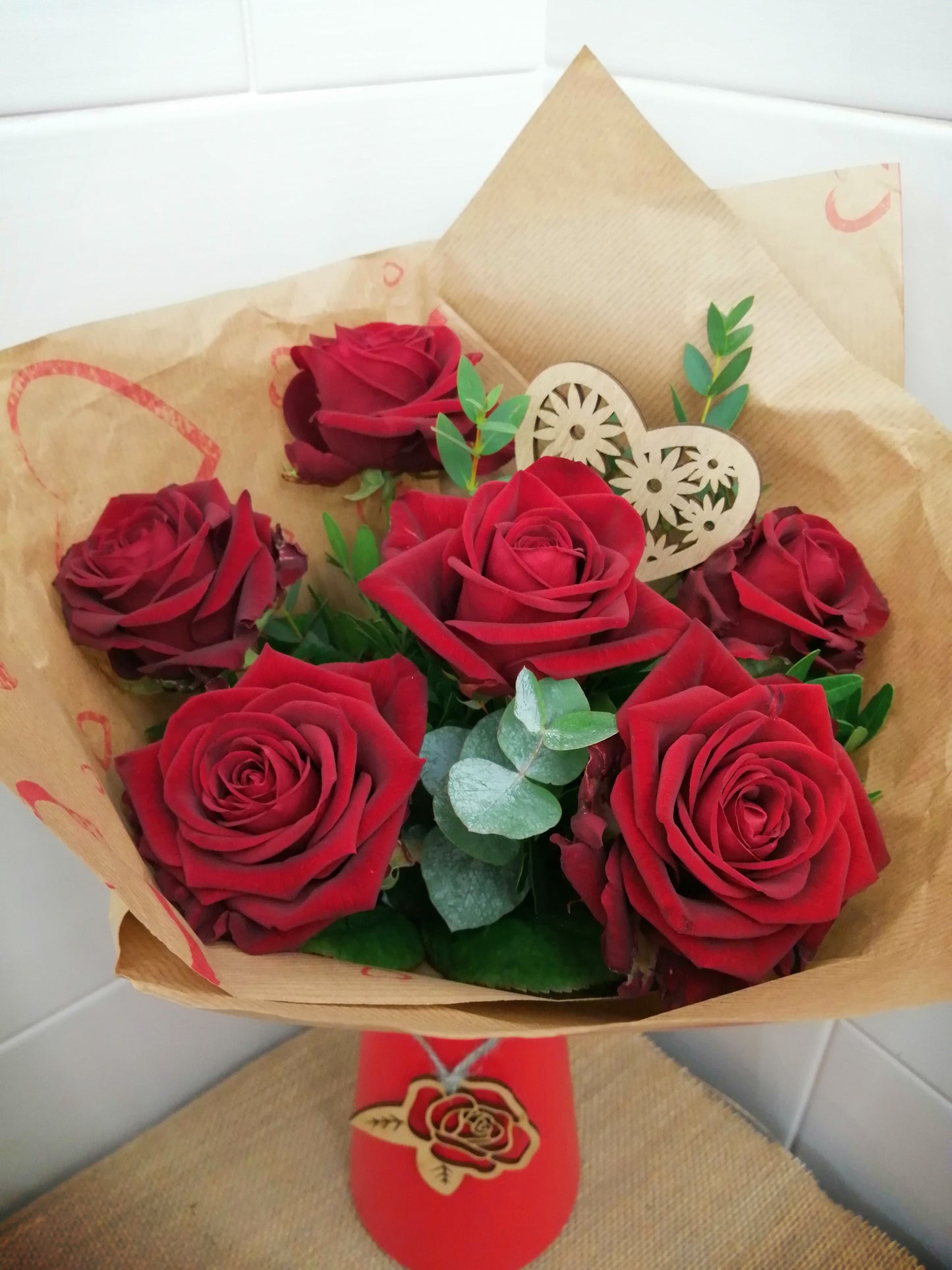 6 Red roses